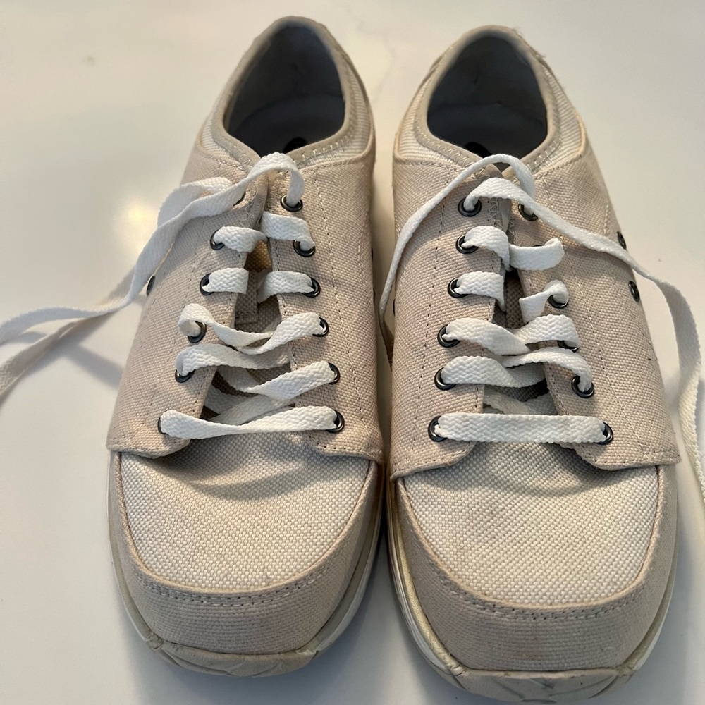 Dr. Scholl’s memory foam, core fit lease up boat style shoes